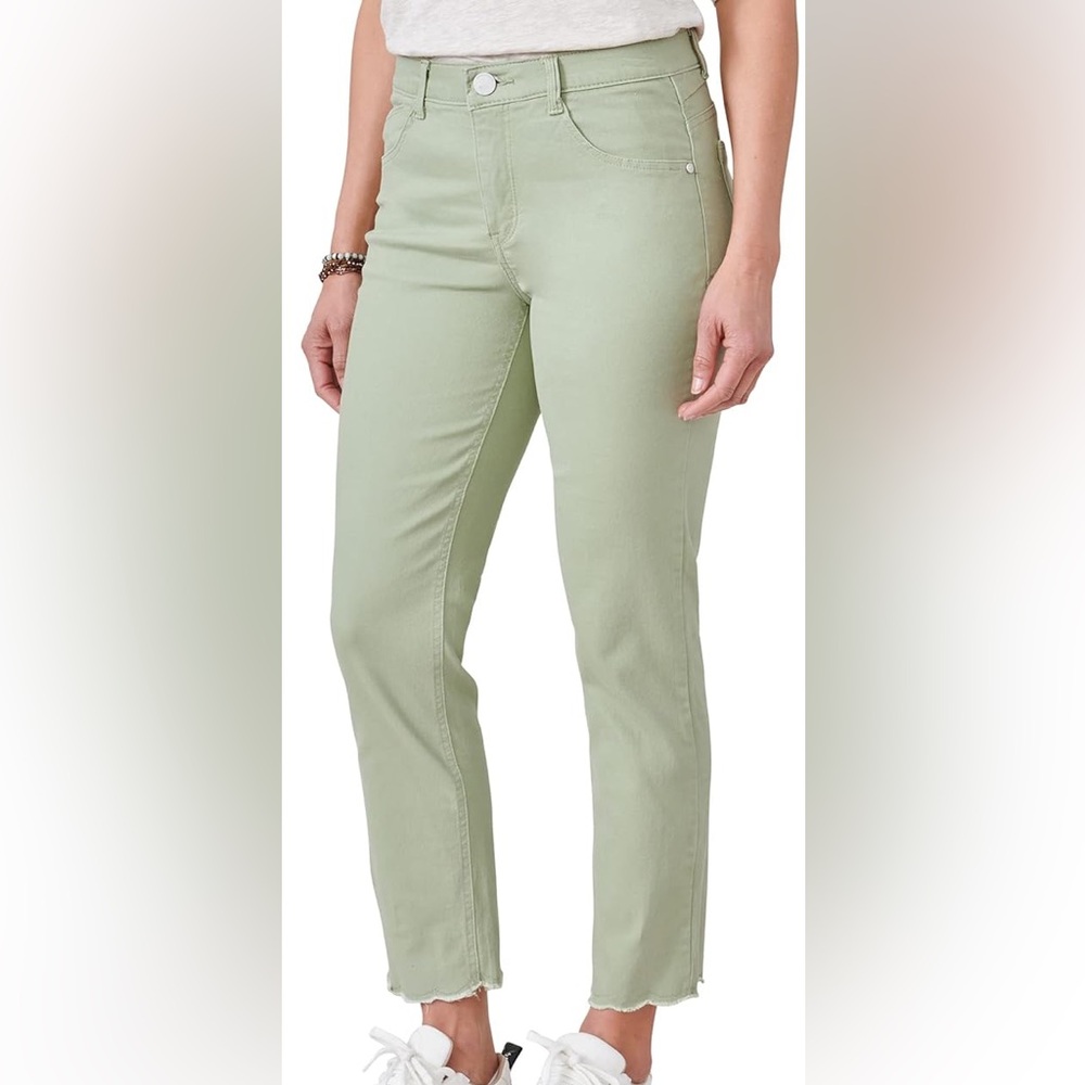 Democracy NWT High Rise Slim Straight Scallop Hem Crop